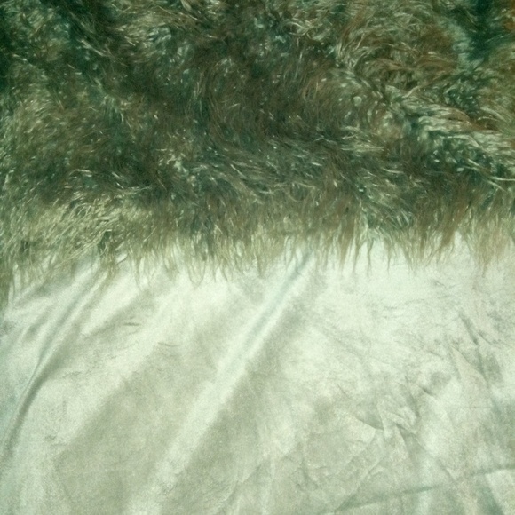 Project 62 Gray Faux Fur Throw Blanket - Picture 8 of 8